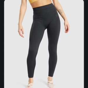 BLACK GYMSHARK LEGGINGS